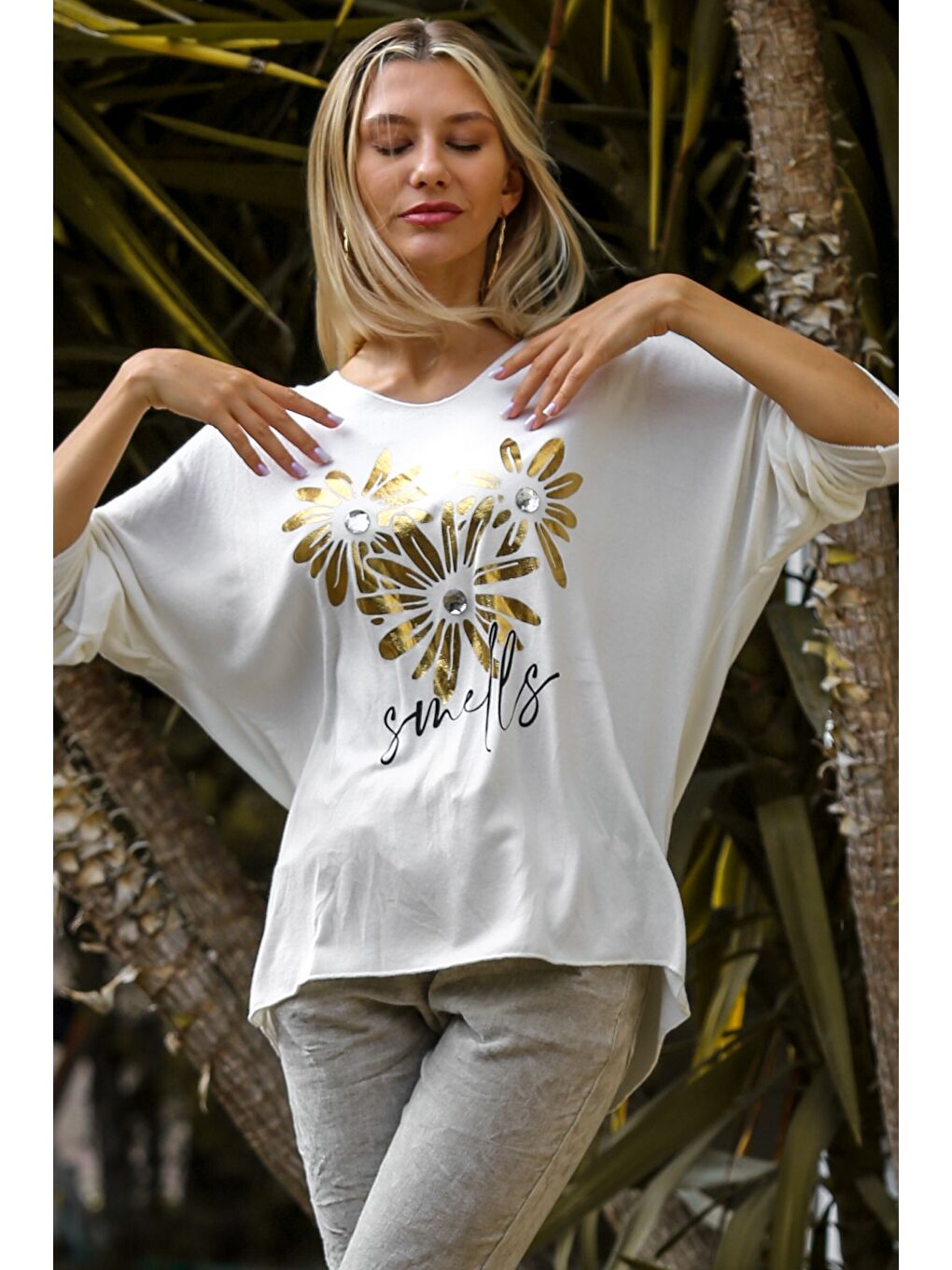 İtalyan Bej V Yaka Uzun Kol Çiçek İnce Payetli Varak Baskılı Triko Bluz-4