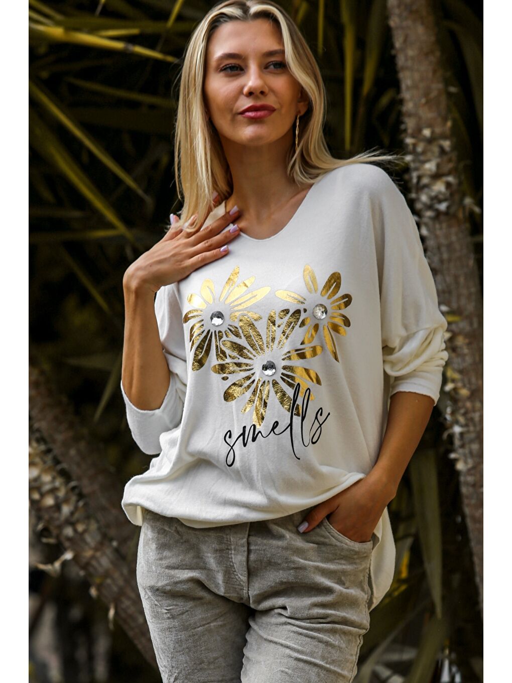 İtalyan Bej V Yaka Uzun Kol Çiçek İnce Payetli Varak Baskılı Triko Bluz-5