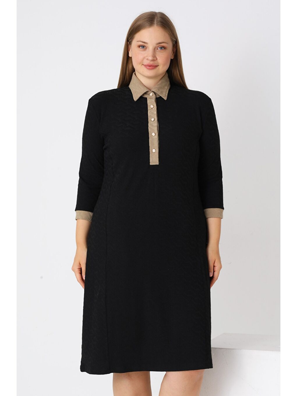 Siyah Desenli Truvakar Kollu Düğmeli Jakarlı Kumaş Kadın Büyük Beden Elbise-1