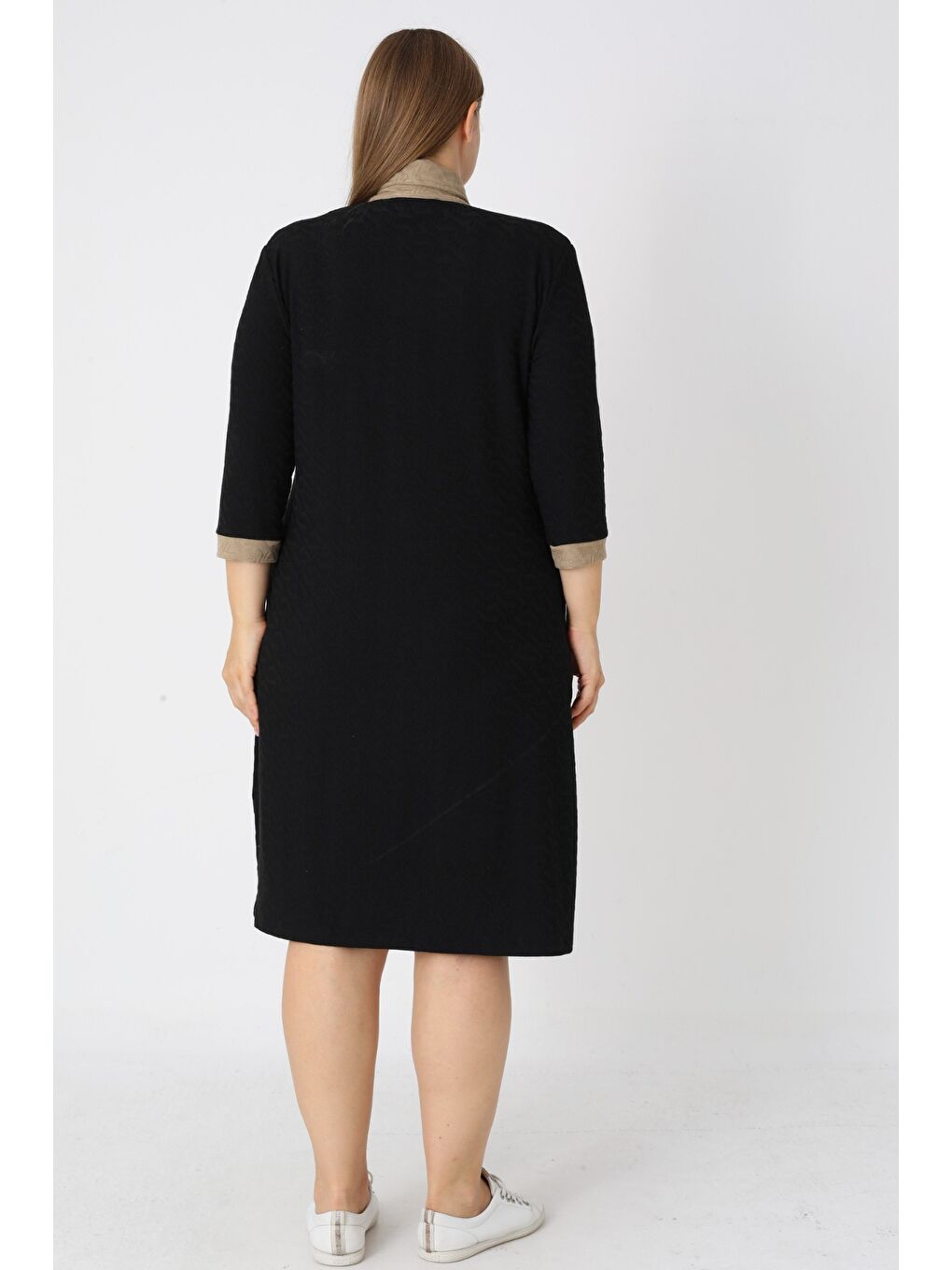 Siyah Desenli Truvakar Kollu Düğmeli Jakarlı Kumaş Kadın Büyük Beden Elbise-5