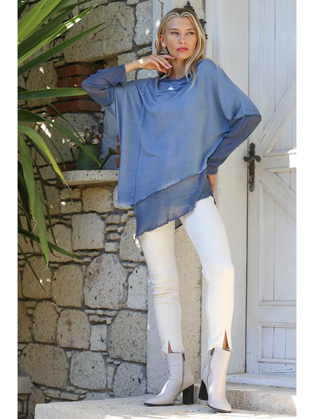 Mavi Kapüşonlu Uzun Kol Yıkamalı Örme Asimetrik Casual Bluz-2