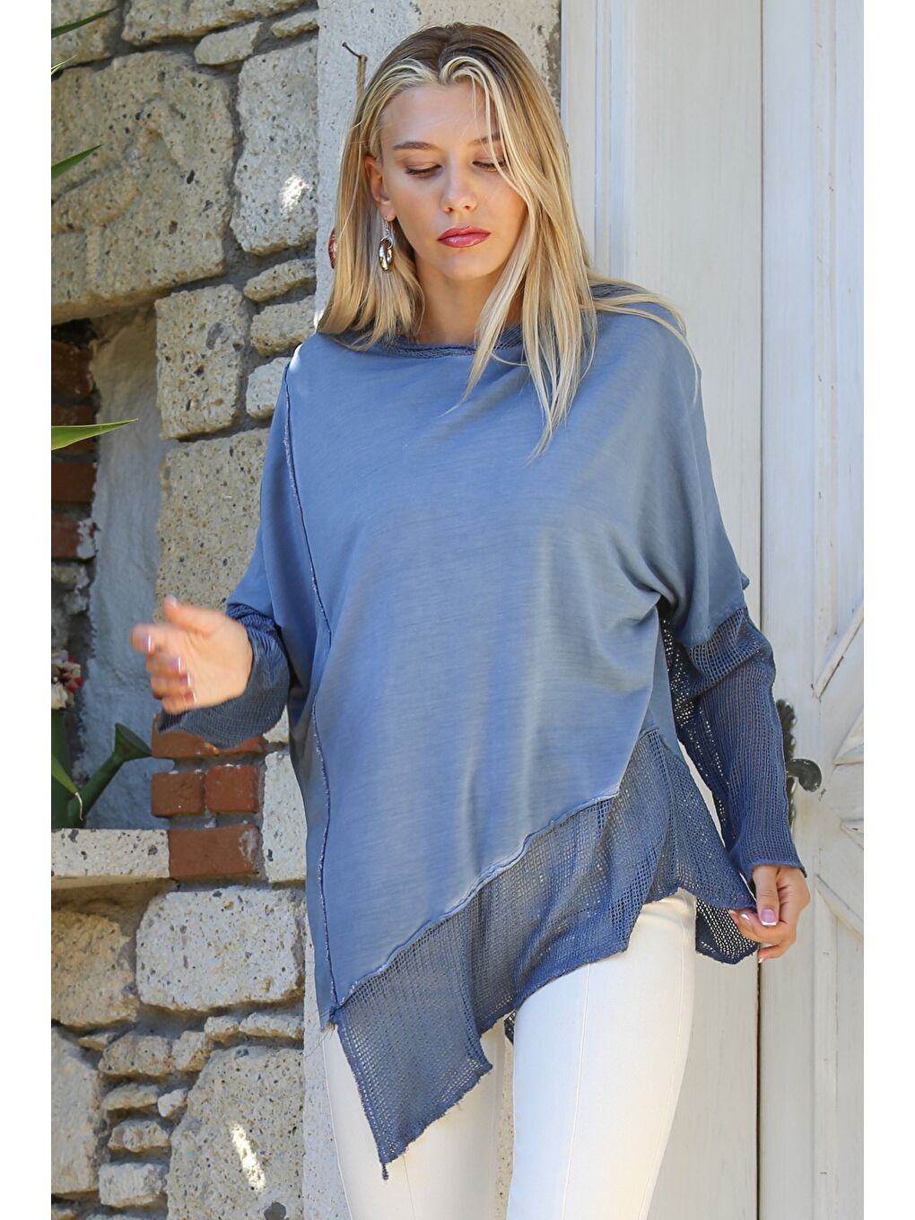 Mavi Kapüşonlu Uzun Kol Yıkamalı Örme Asimetrik Casual Bluz-4