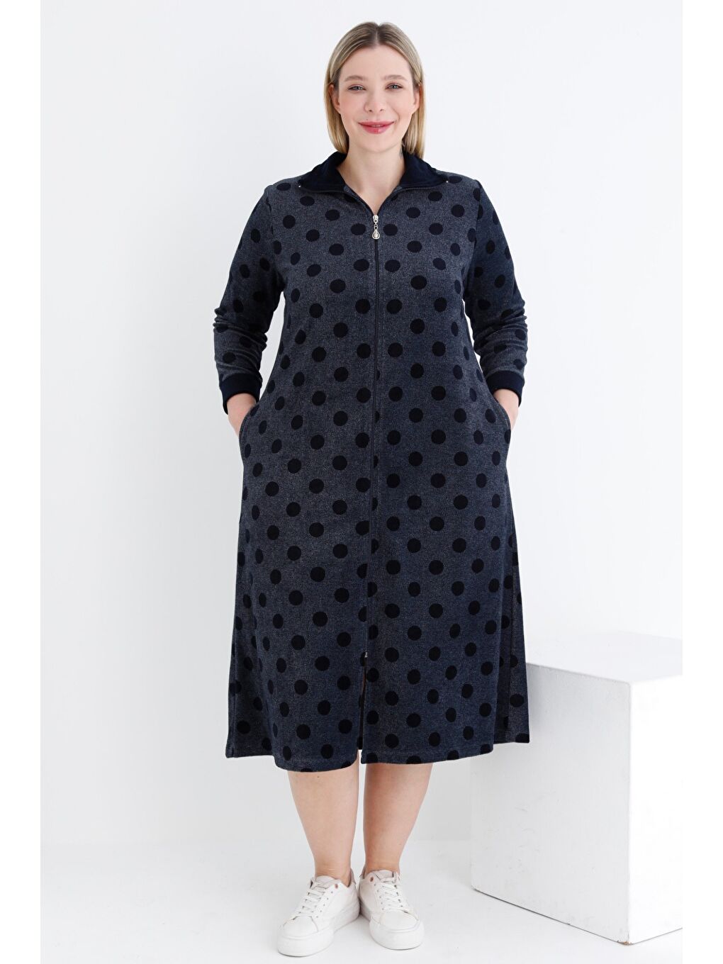 Lacivert Kadın Puantiyeli Fermuarlı Cepli Pamuklu Kadife Büyük Beden Elbise