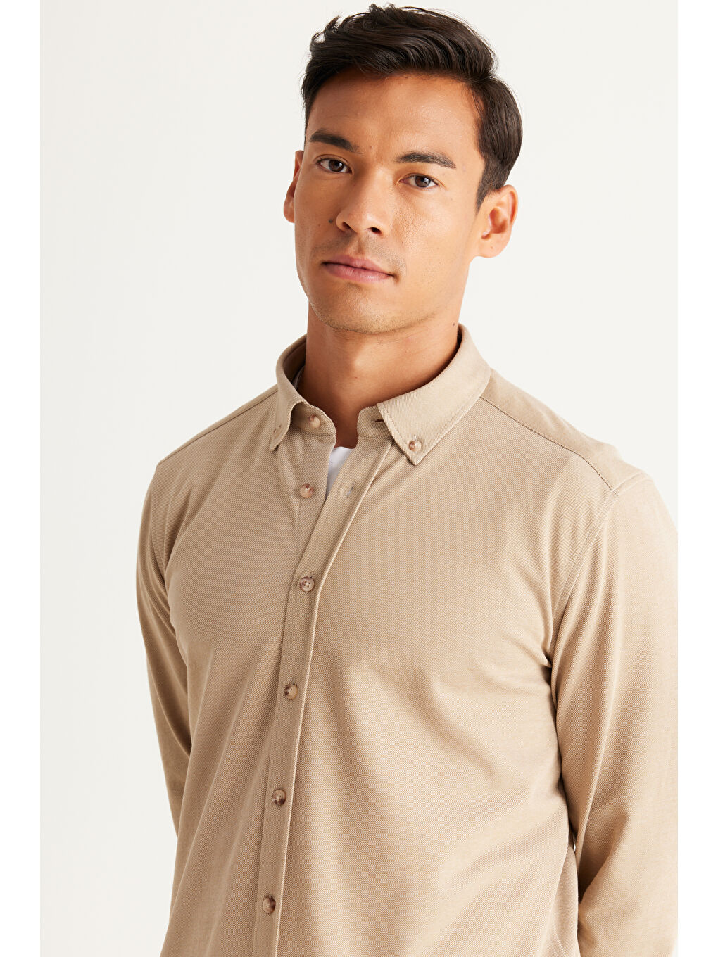 Bej Erkek Vizon Slim Fit Dar Kesim Düğmeli Yaka Pike Desenli Örme Gömlek-1