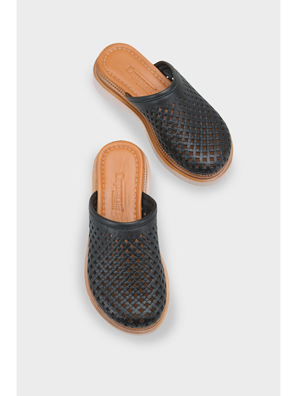 Siyah Madelle Hakiki Deri Dolgu Topuk Zımbalı Kadın Sabo-5