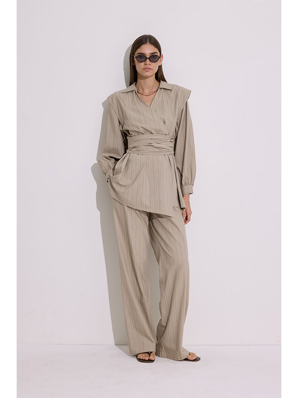 Bağlama Detaylı Kruvaze Gömlek Bej-1