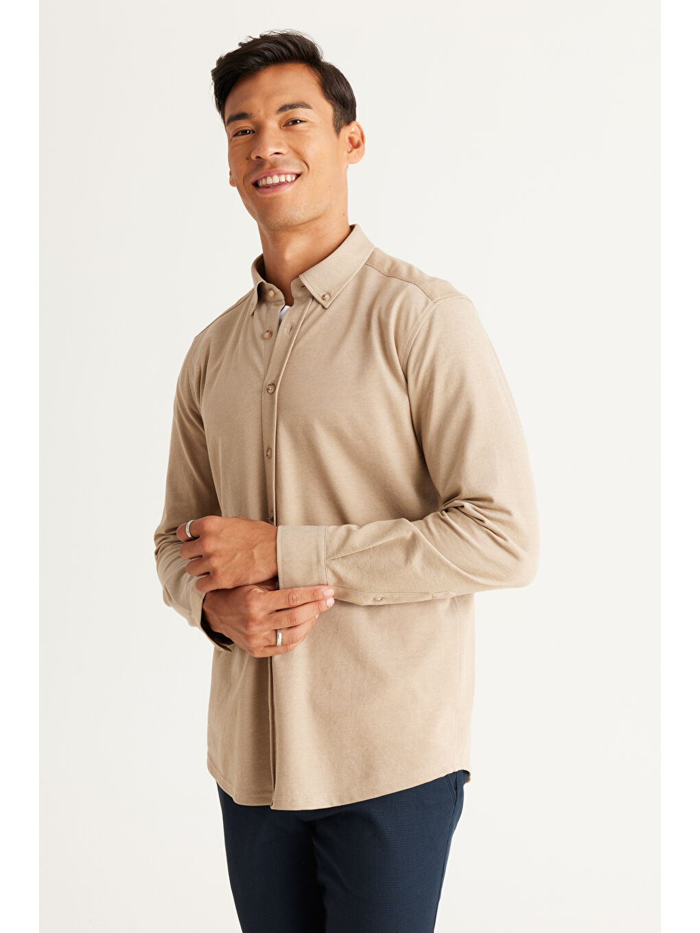 Bej Erkek Vizon Slim Fit Dar Kesim Düğmeli Yaka Pike Desenli Örme Gömlek-3