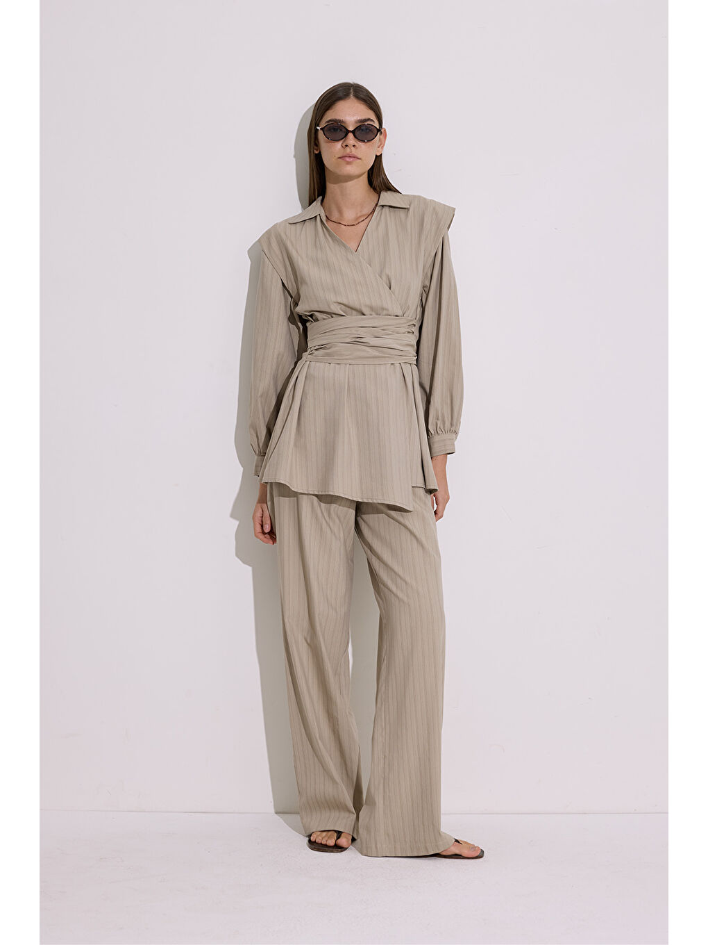 Bağlama Detaylı Kruvaze Gömlek Bej-4