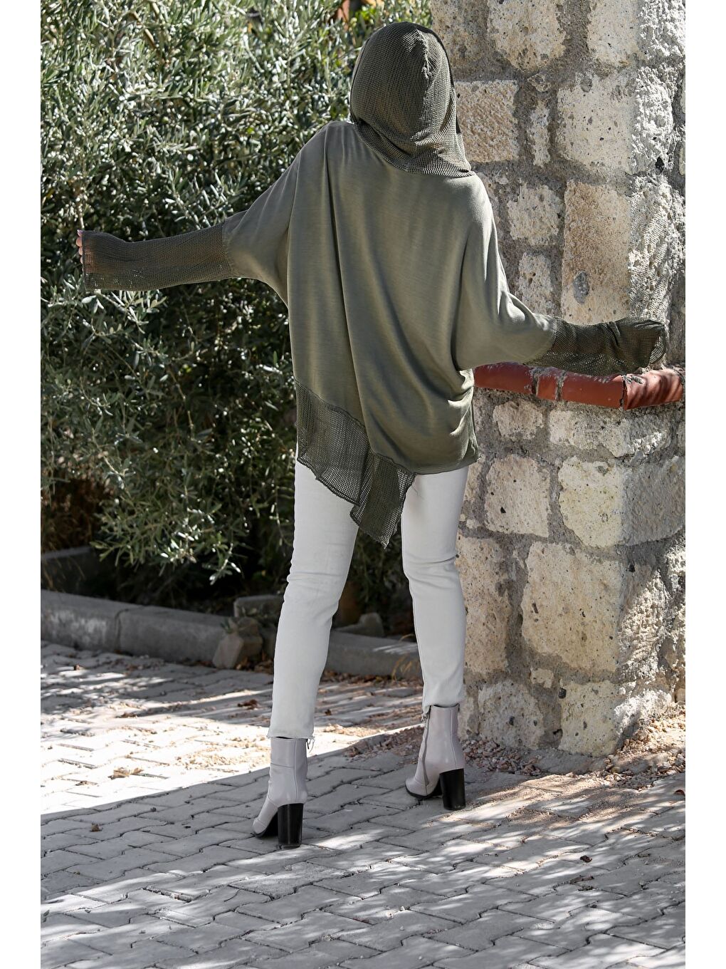 Haki Kapüşonlu Uzun Kol Yıkamalı Örme Asimetrik Casual Bluz-1