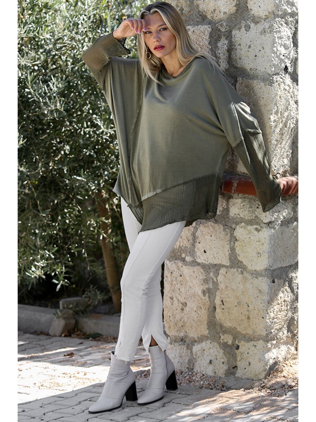 Haki Kapüşonlu Uzun Kol Yıkamalı Örme Asimetrik Casual Bluz-3
