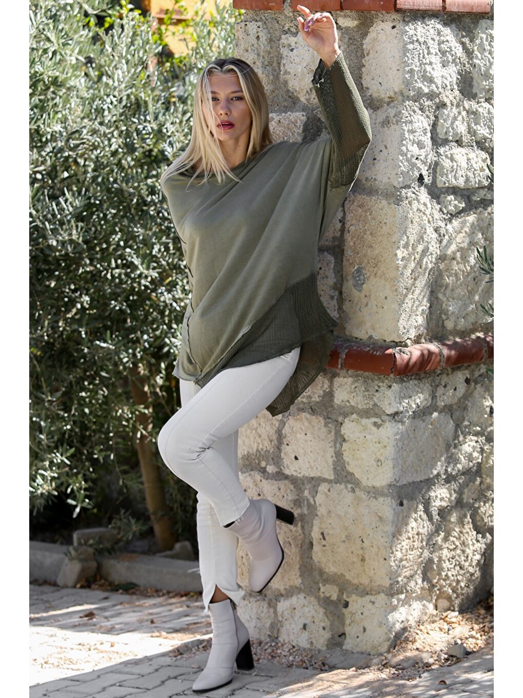 Haki Kapüşonlu Uzun Kol Yıkamalı Örme Asimetrik Casual Bluz-5