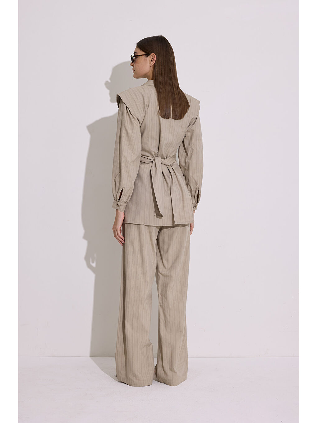 Bağlama Detaylı Kruvaze Gömlek Bej-6