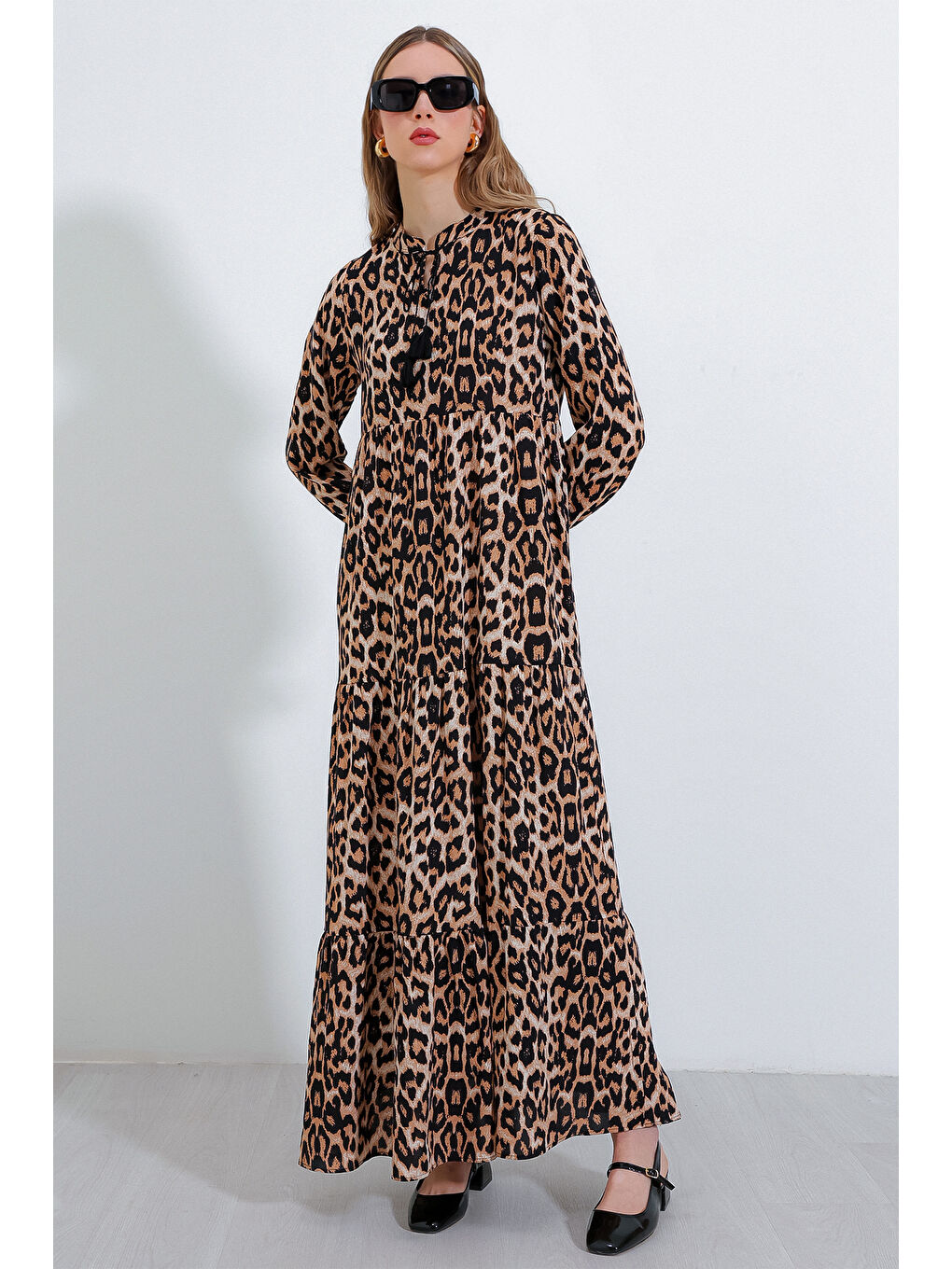 Kahverengi Kadın Kahve Krem Yaka Bağcıklı Viskon Boydan Tesettür Elbise 1627-2