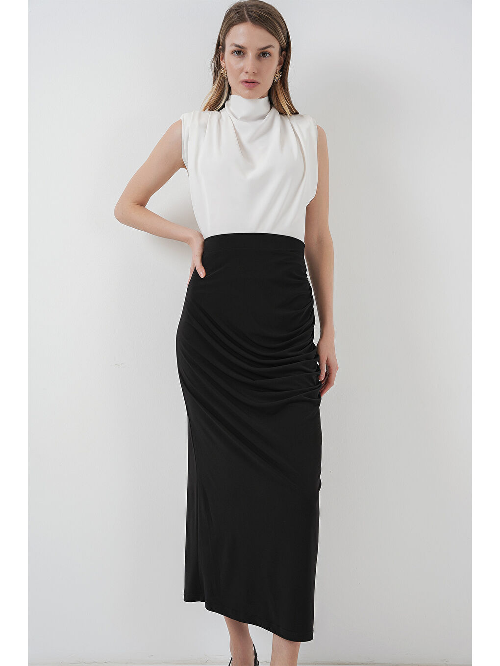 8035 Büzgülü Midi Etek - Siyah