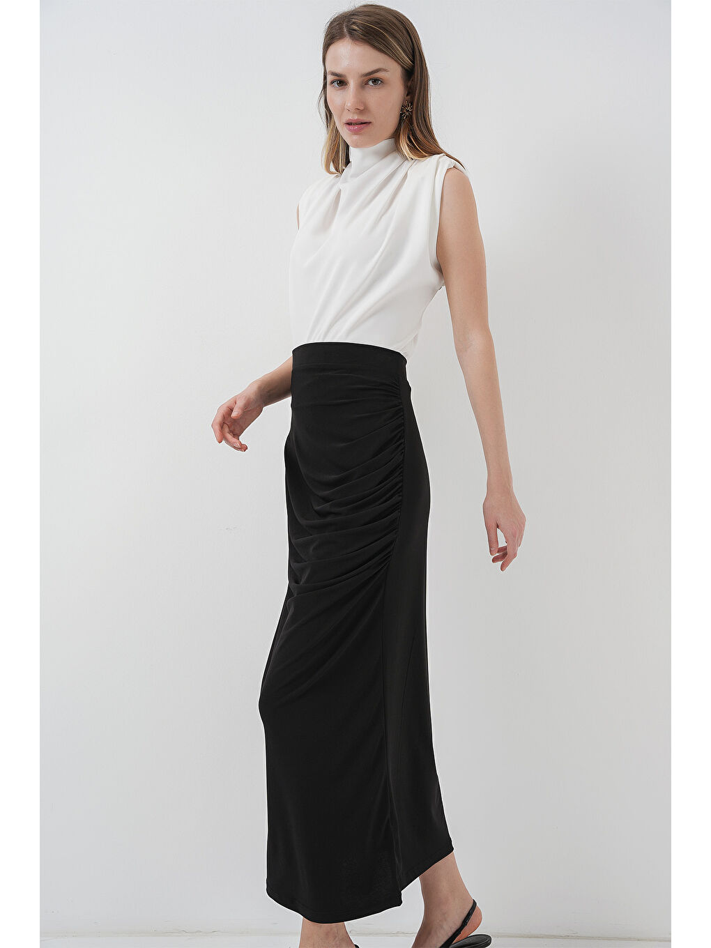 8035 Büzgülü Midi Etek - Siyah-2