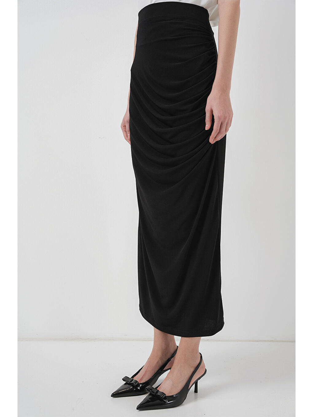 8035 Büzgülü Midi Etek - Siyah-3