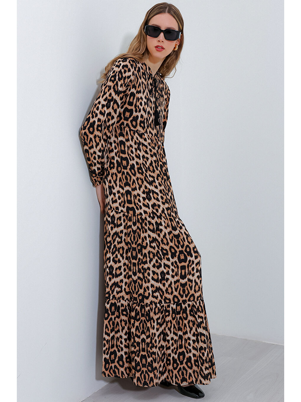 Kahverengi Kadın Kahve Krem Yaka Bağcıklı Viskon Boydan Tesettür Elbise 1627-5