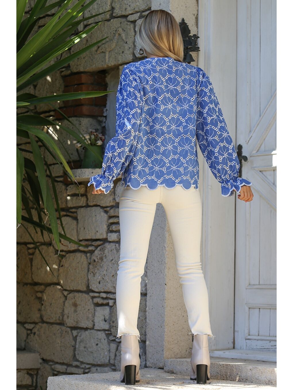 Mavi Yuvarlak Yaka Balon Kol Düğmeli Fırfırlı Dokuma Casual Bluz-1