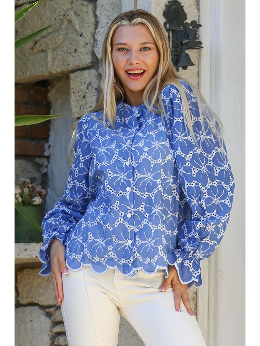 Mavi Yuvarlak Yaka Balon Kol Düğmeli Fırfırlı Dokuma Casual Bluz-2