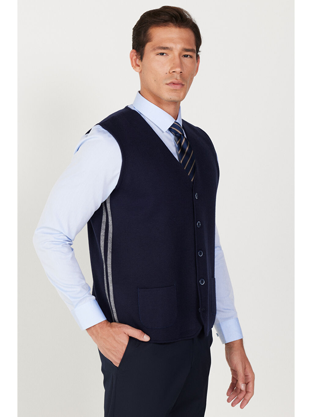 Erkek Lacivert Standart Fit Normal Kesim V Yaka Yünlü Triko Yelek-2