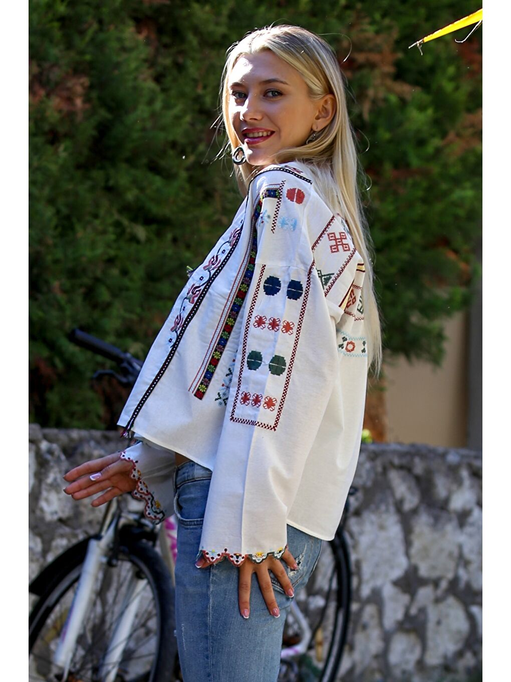 Ekru Alttan Britli Yaka Uzun Kol Yaka Ve Kol Ucu Nakışlı Dokuma Casual Bluz-3