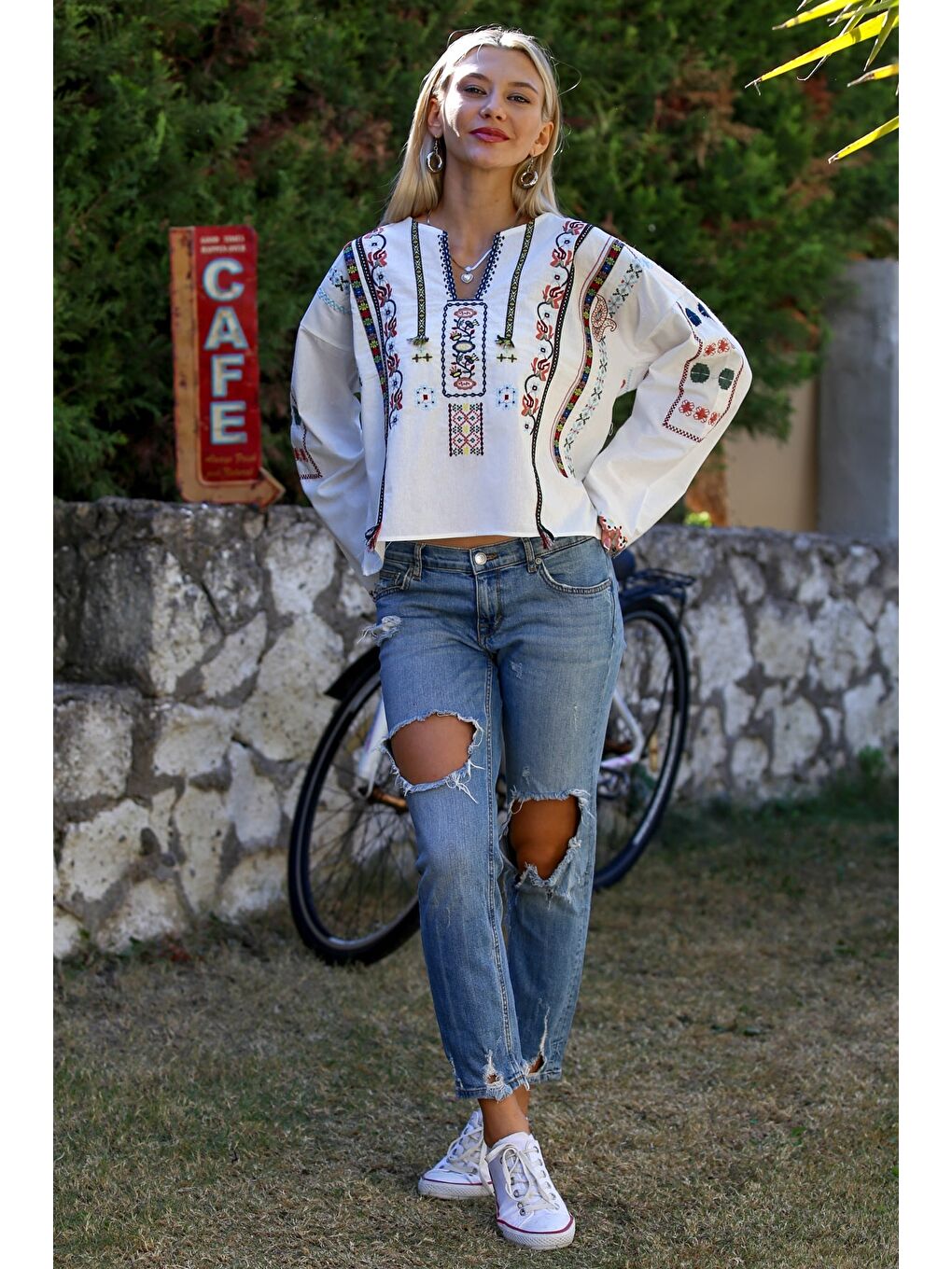 Ekru Alttan Britli Yaka Uzun Kol Yaka Ve Kol Ucu Nakışlı Dokuma Casual Bluz-5