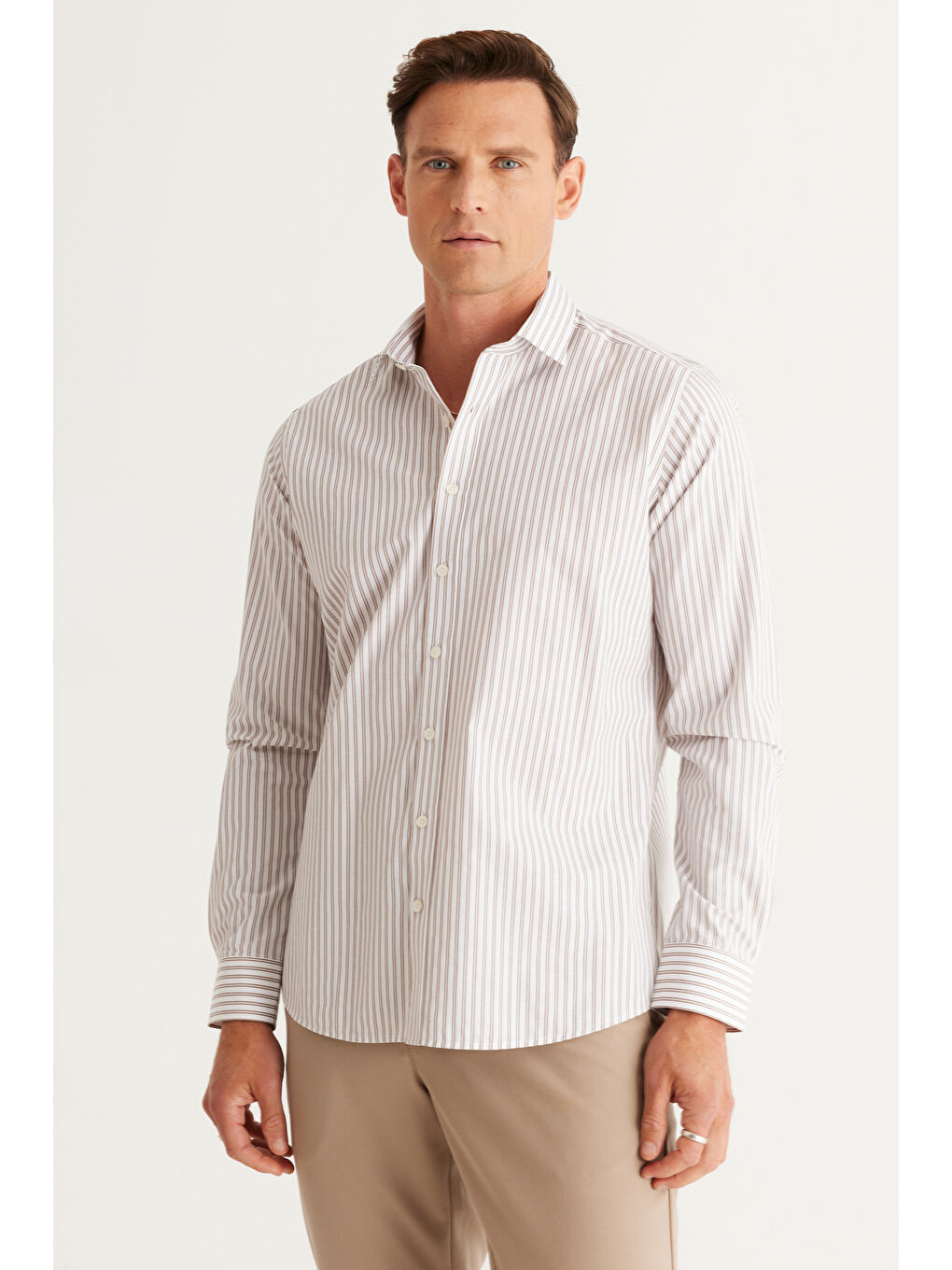 Erkek Beyaz-Kahve Slim Fit Dar Kesim Düğmeli Yaka Pamuklu Çizgili Gömlek-1