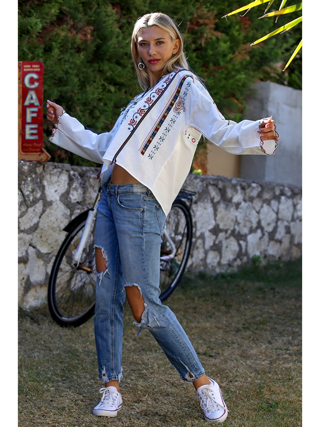 Ekru Alttan Britli Yaka Uzun Kol Yaka Ve Kol Ucu Nakışlı Dokuma Casual Bluz-7