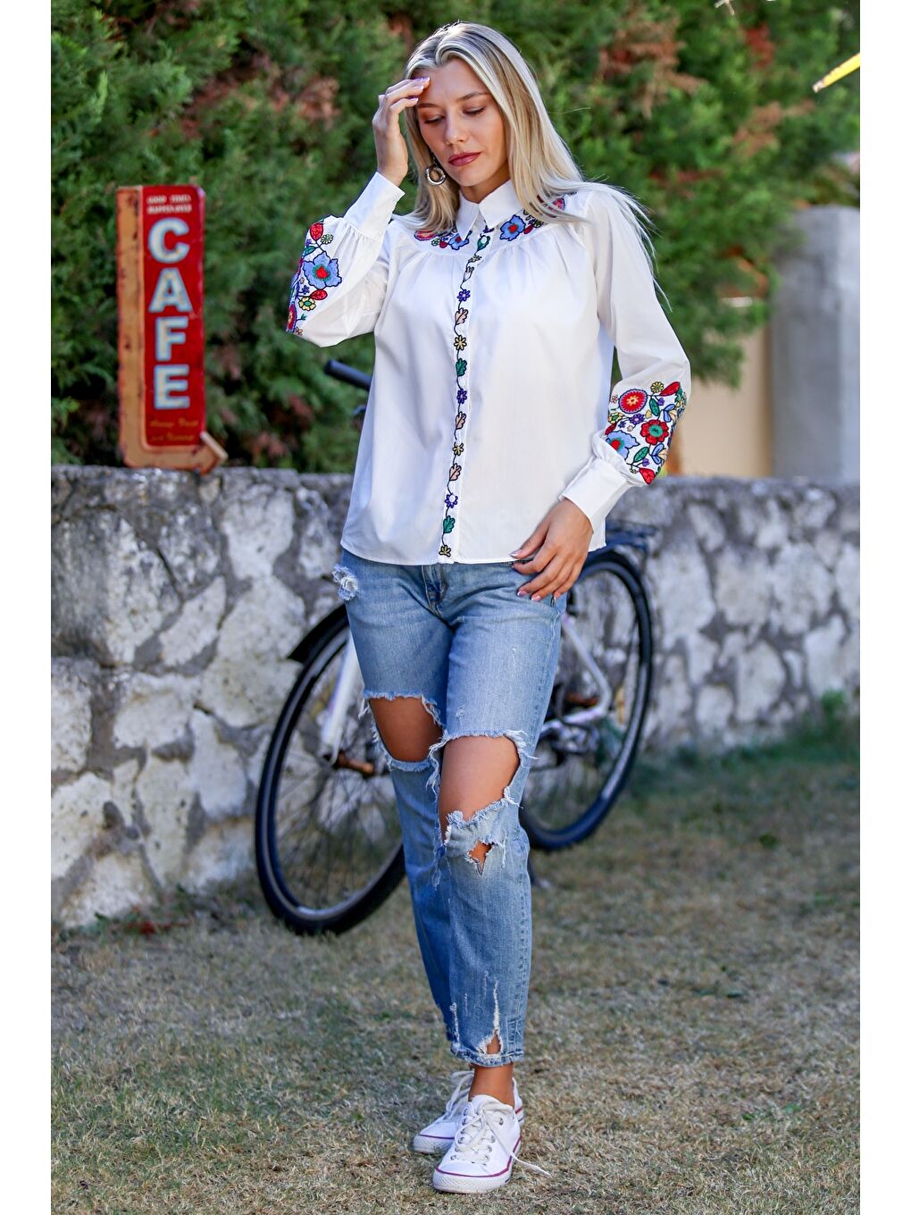 Beyaz Gömlek Yaka Balon Kol Yaka Ve Kol Ucu Nakışlı Dokuma Casual Bluz-7