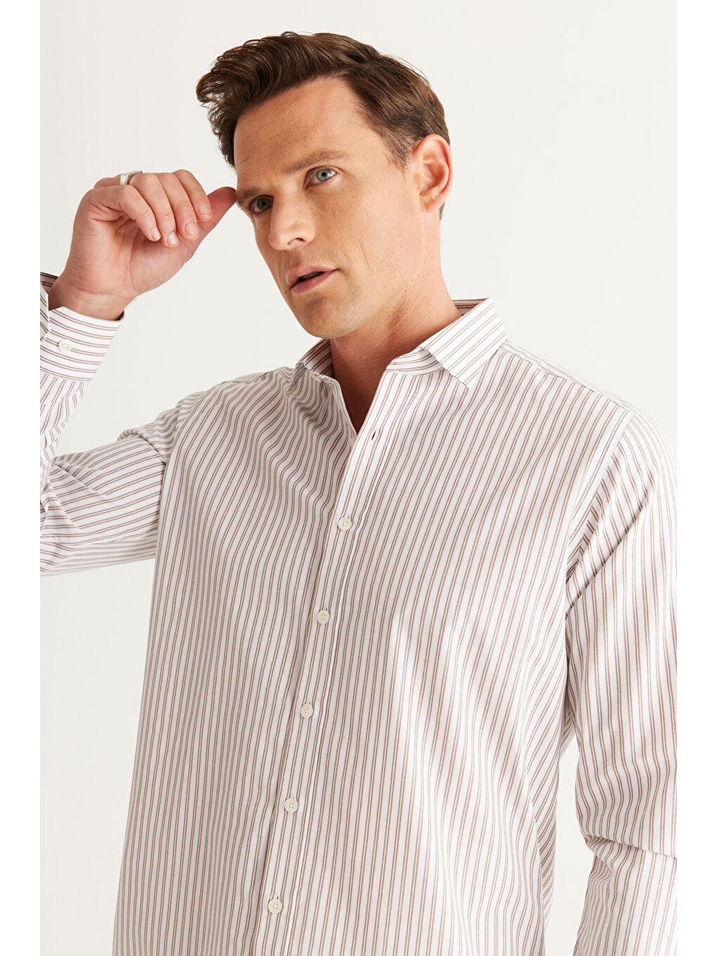 Erkek Beyaz-Kahve Slim Fit Dar Kesim Düğmeli Yaka Pamuklu Çizgili Gömlek-3