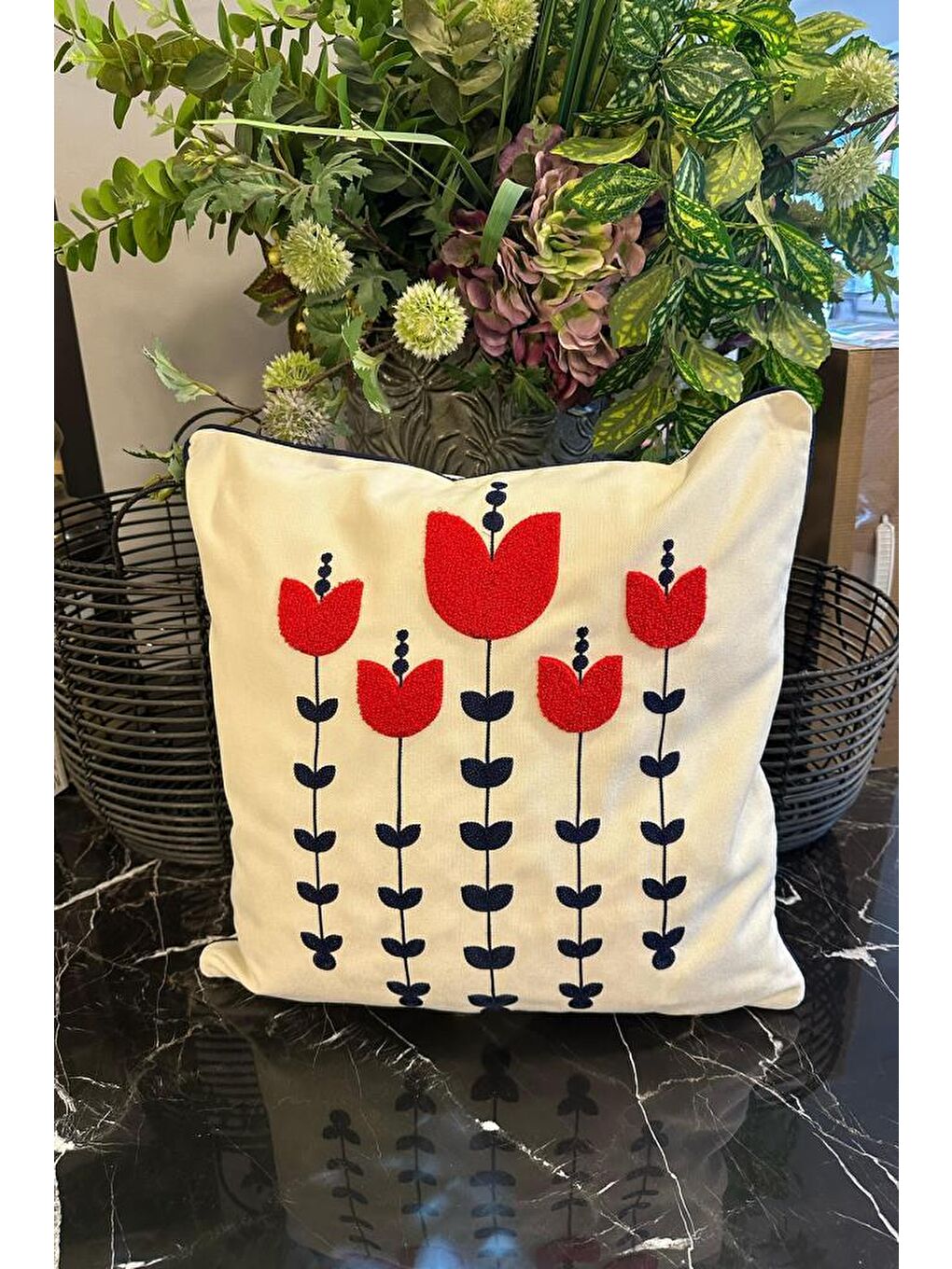 Karışık Lale Lüx Nakışlı Keten Kırlent Kılıfı 45x45 cm