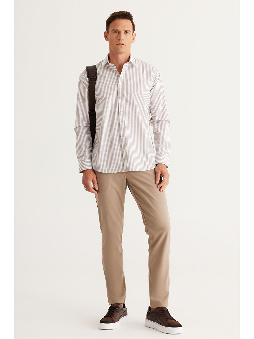 Erkek Beyaz-Kahve Slim Fit Dar Kesim Düğmeli Yaka Pamuklu Çizgili Gömlek-4