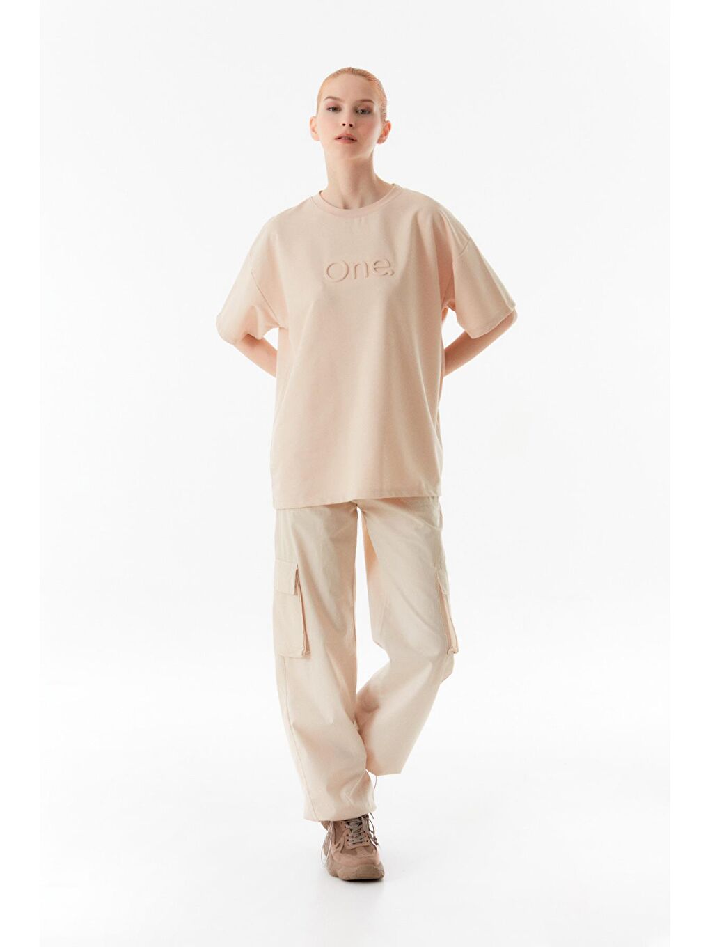 Bej Kabartmalı Bisiklet Yaka Oversize Tişört-1