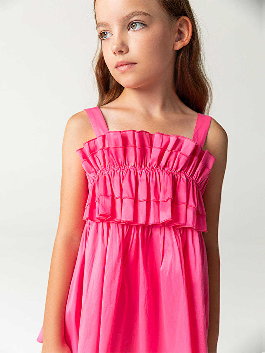 Fırfır Göğüs Detaylı Pembe Askılı Kız Çocuk Elbise-2