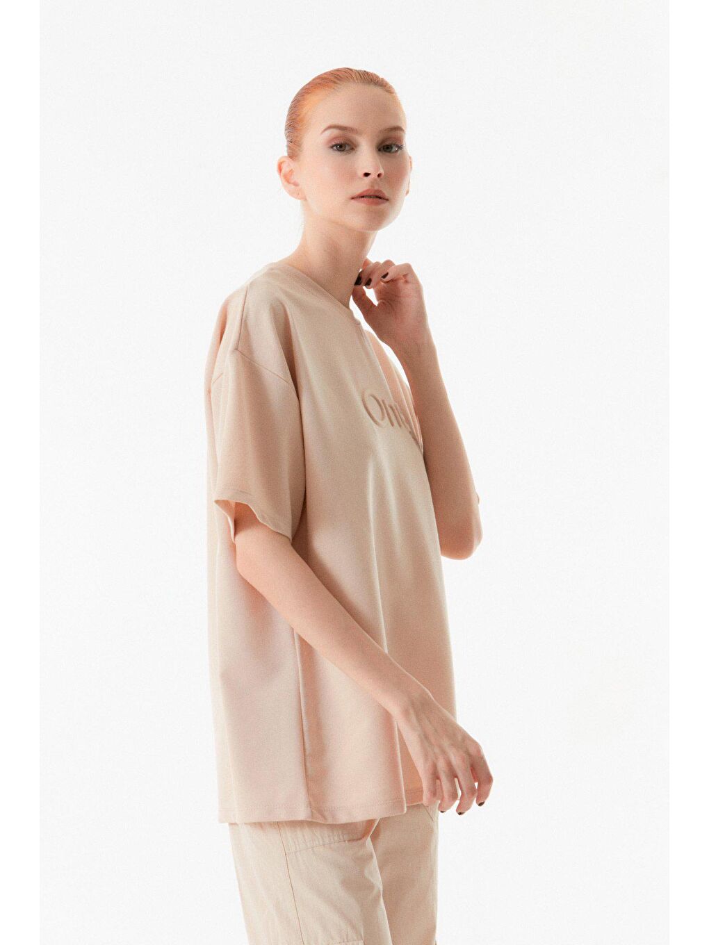 Bej Kabartmalı Bisiklet Yaka Oversize Tişört-4