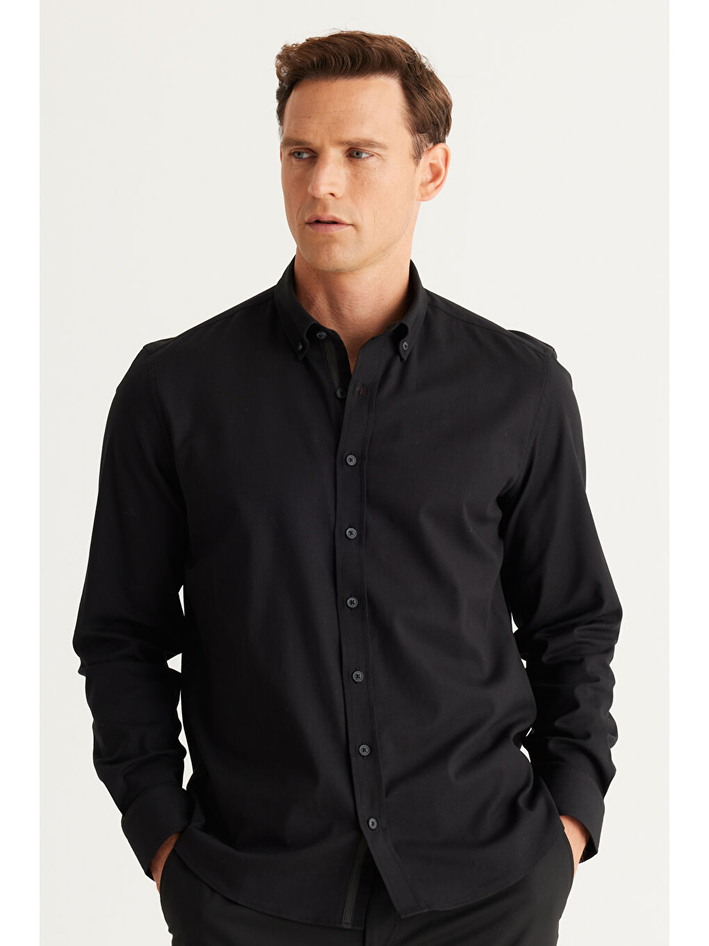 Erkek Siyah Slim Fit Dar Kesim Düğmeli Yaka Pamuklu Gabardin Gömlek