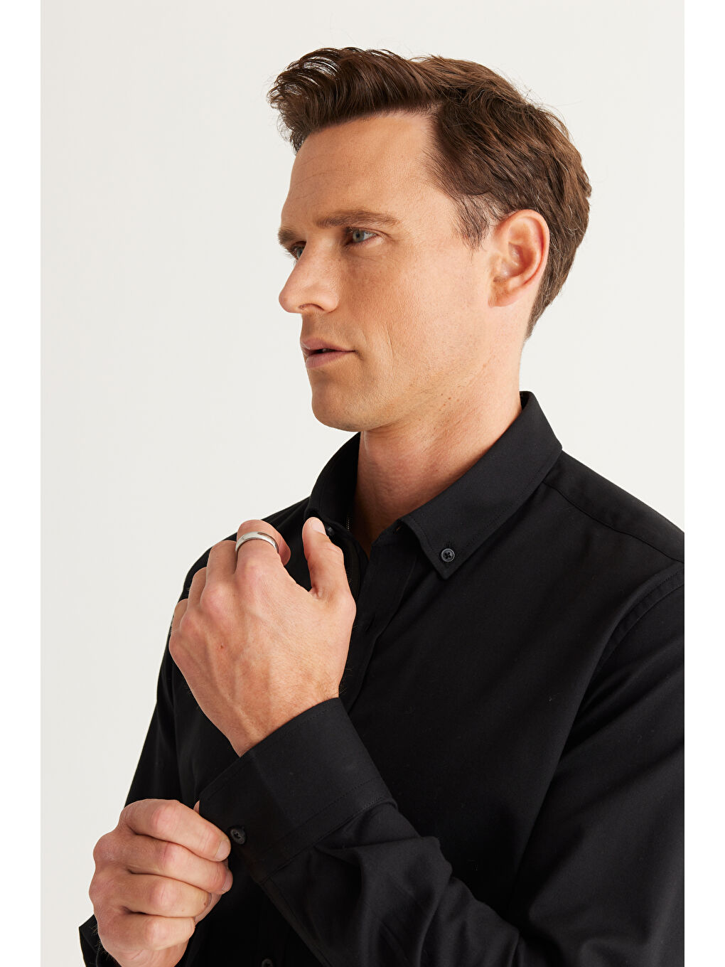 Erkek Siyah Slim Fit Dar Kesim Düğmeli Yaka Pamuklu Gabardin Gömlek-2