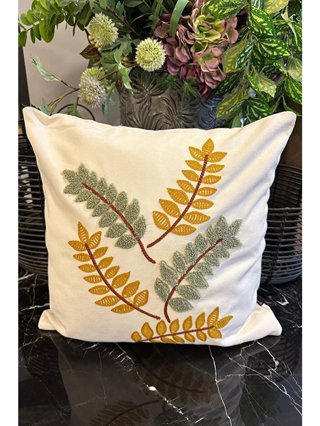 Karışık Delfin Lüx Nakışlı Keten Kırlent Kılıfı 45x45 cm