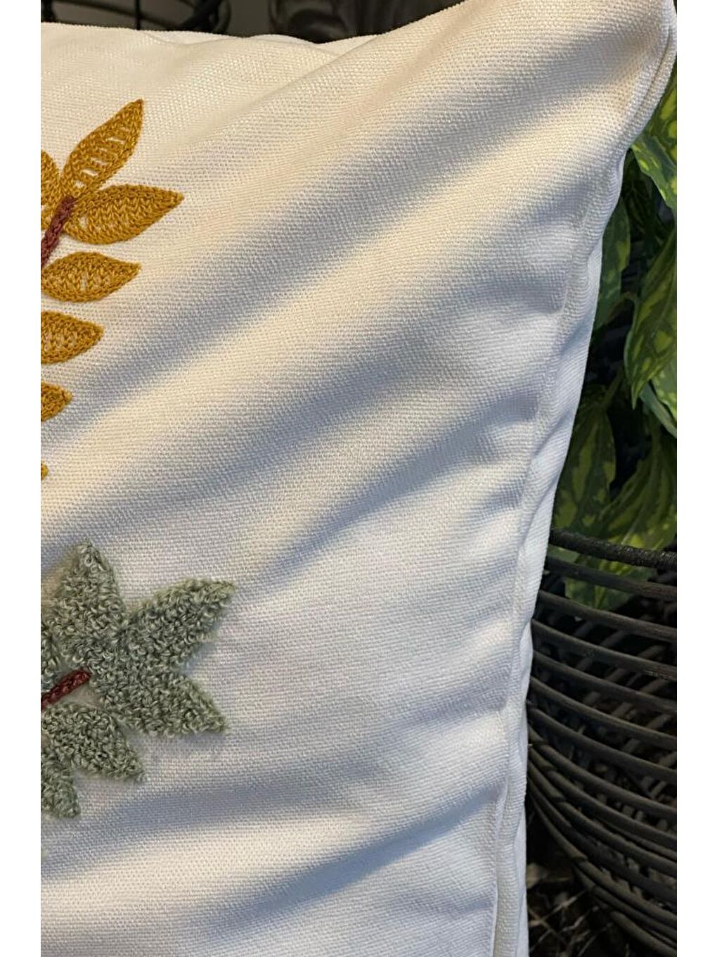 Karışık Delfin Lüx Nakışlı Keten Kırlent Kılıfı 45x45 cm-1