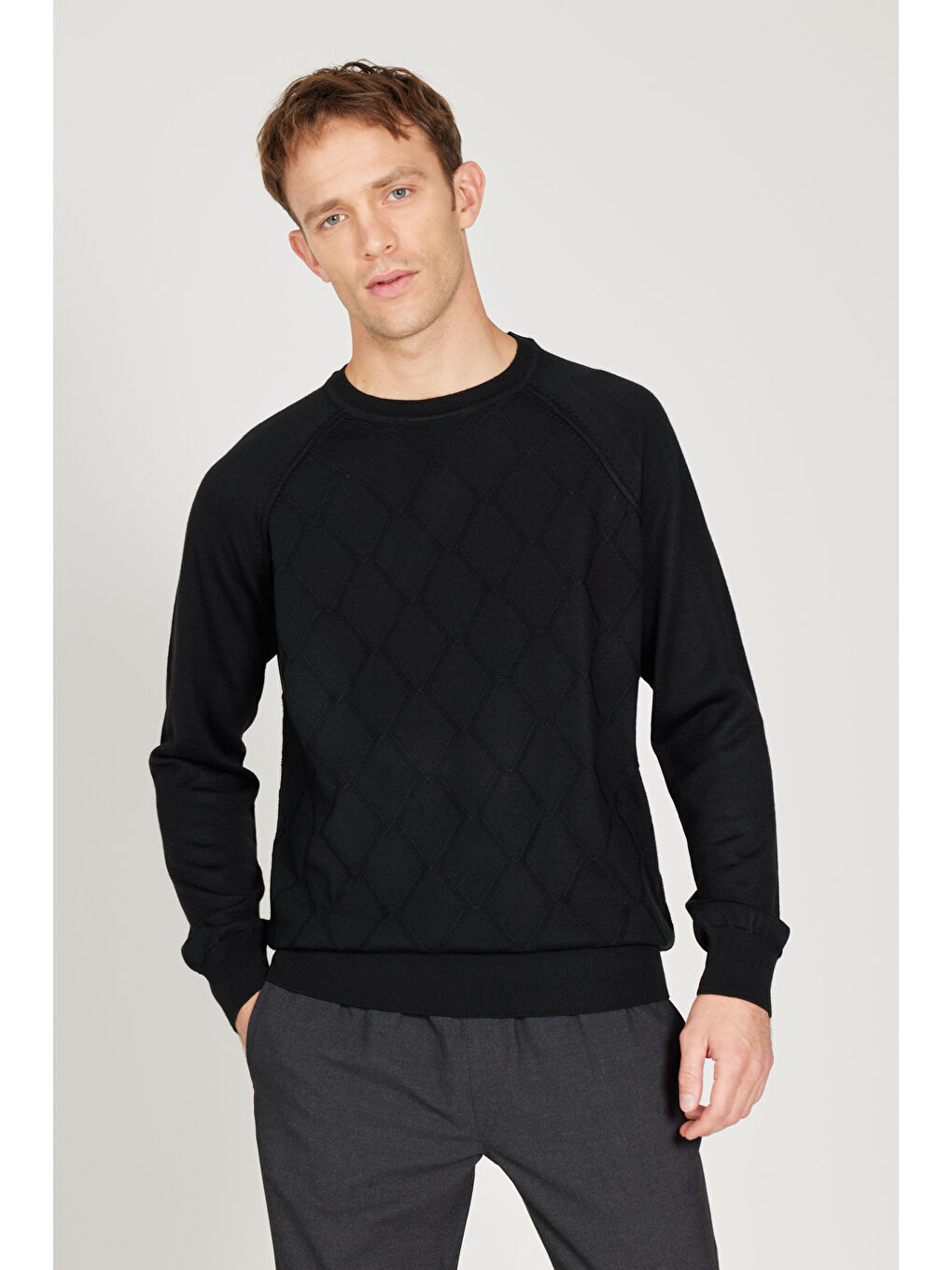 Erkek Siyah Standart Fit Normal Kesim Bisiklet Yaka Jakarlı Triko Kazak