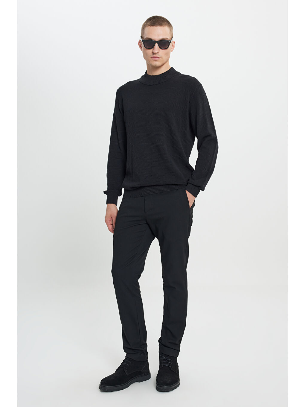 Erkek Siyah Recycle Standart Fit Normal Kesim Yarım Balıkçı Yaka Pamuklu Jakarlı Triko Kazak-1