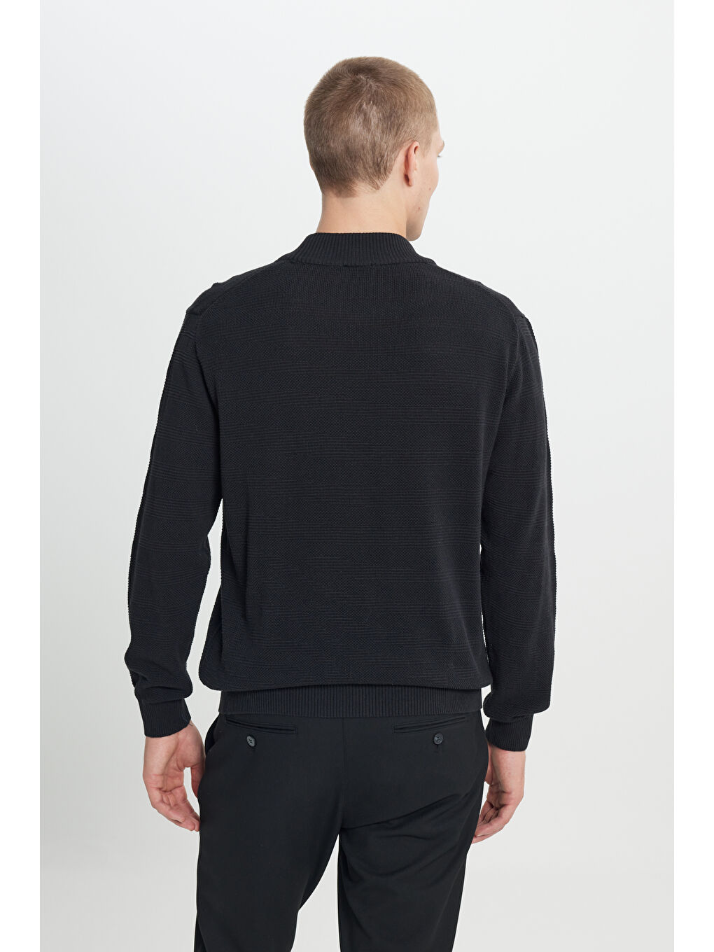 Erkek Siyah Recycle Standart Fit Normal Kesim Yarım Balıkçı Yaka Pamuklu Jakarlı Triko Kazak-4