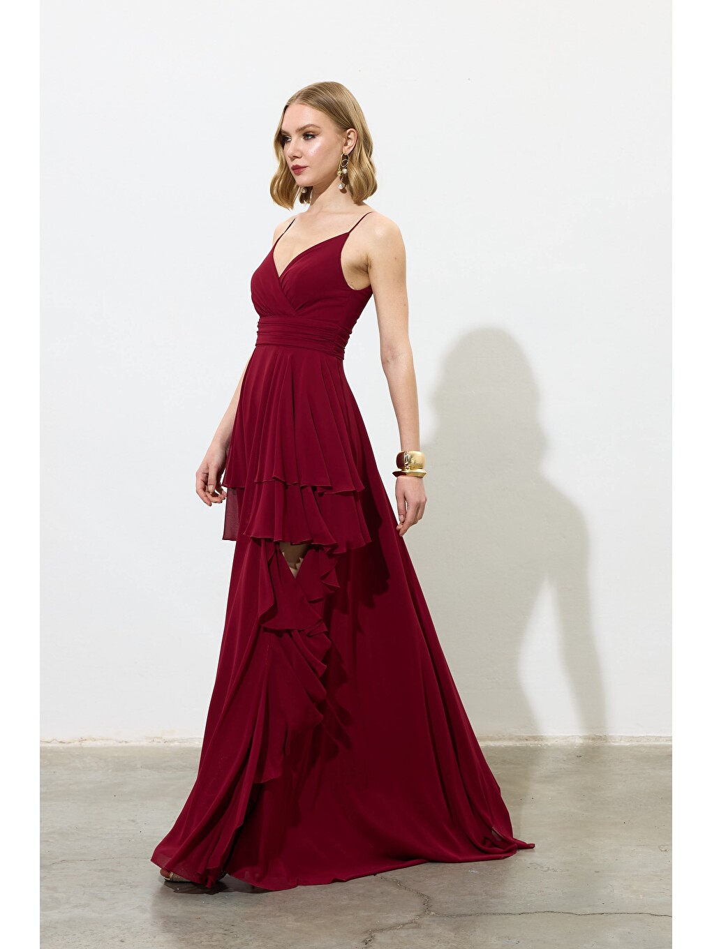 Bordo Askılı Yırtmaçlı Şifon Abiye Elbise-4