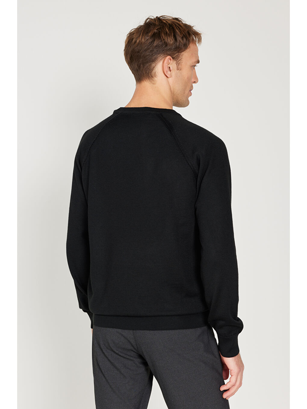 Erkek Siyah Standart Fit Normal Kesim Bisiklet Yaka Jakarlı Triko Kazak-4