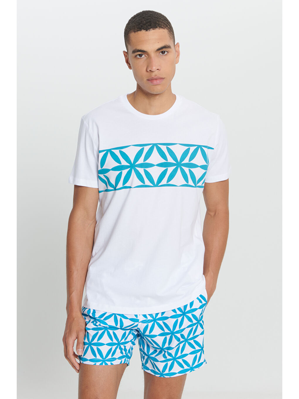 Erkek Beyaz Standart Fit Normal Kesim %100 Pamuk Baskılı Bisiklet Yaka Tişört