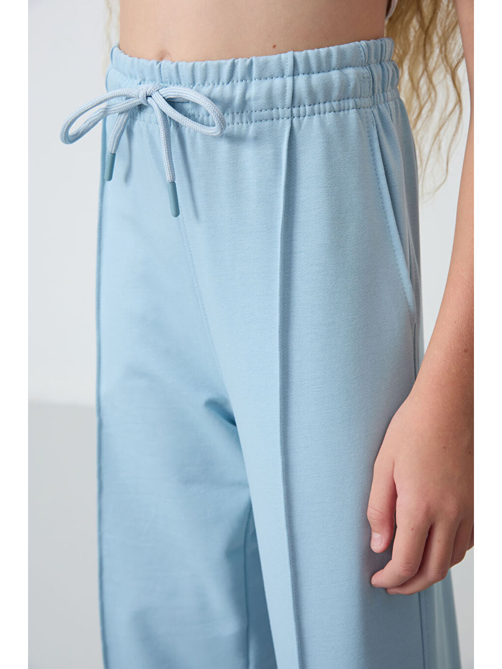 Açık Mavi Cepli Ön Dikiş Detaylı Geniş Paça Kız Çocuk Eşofman Altı -75144-1