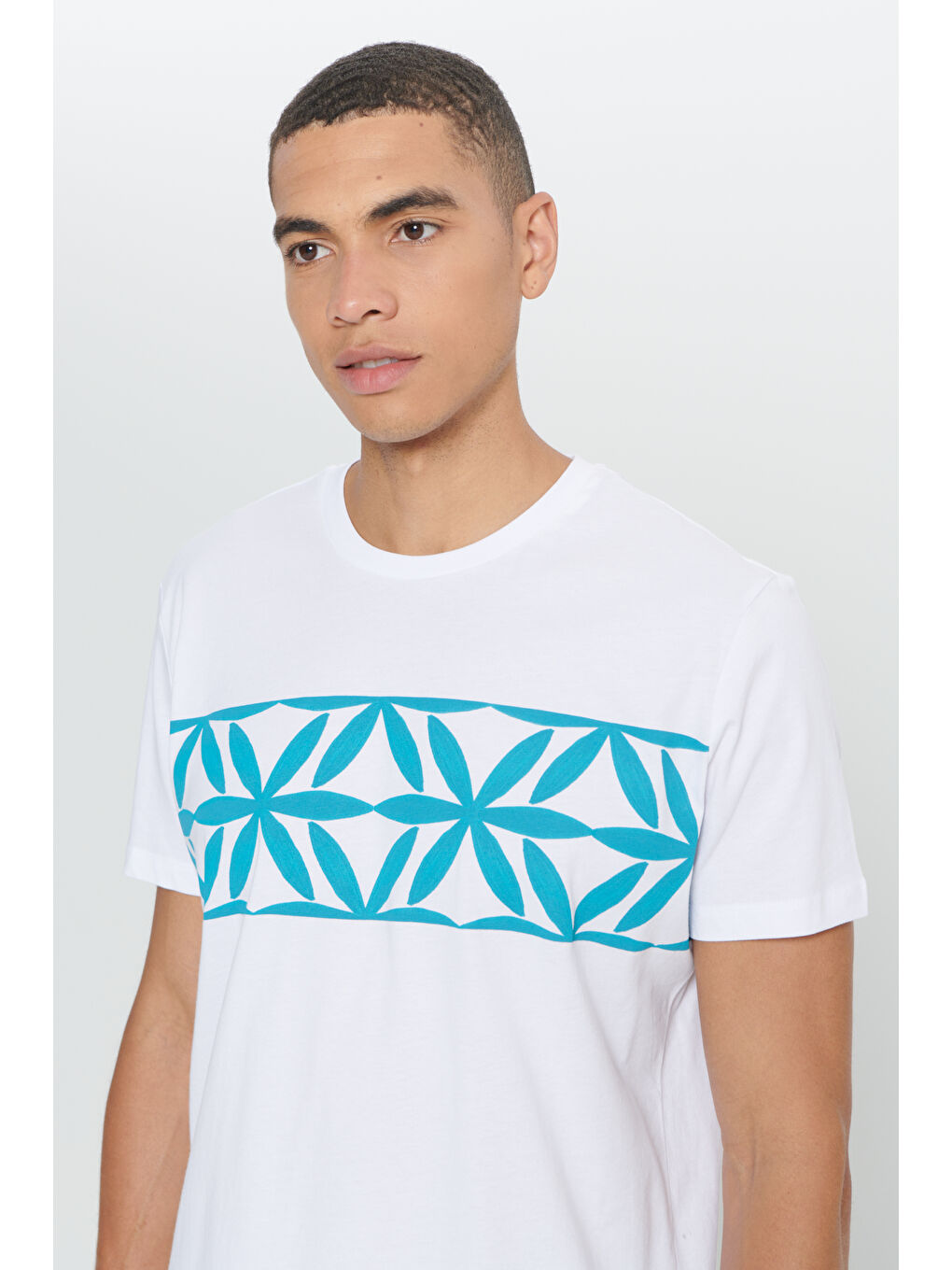 Erkek Beyaz Standart Fit Normal Kesim %100 Pamuk Baskılı Bisiklet Yaka Tişört-4