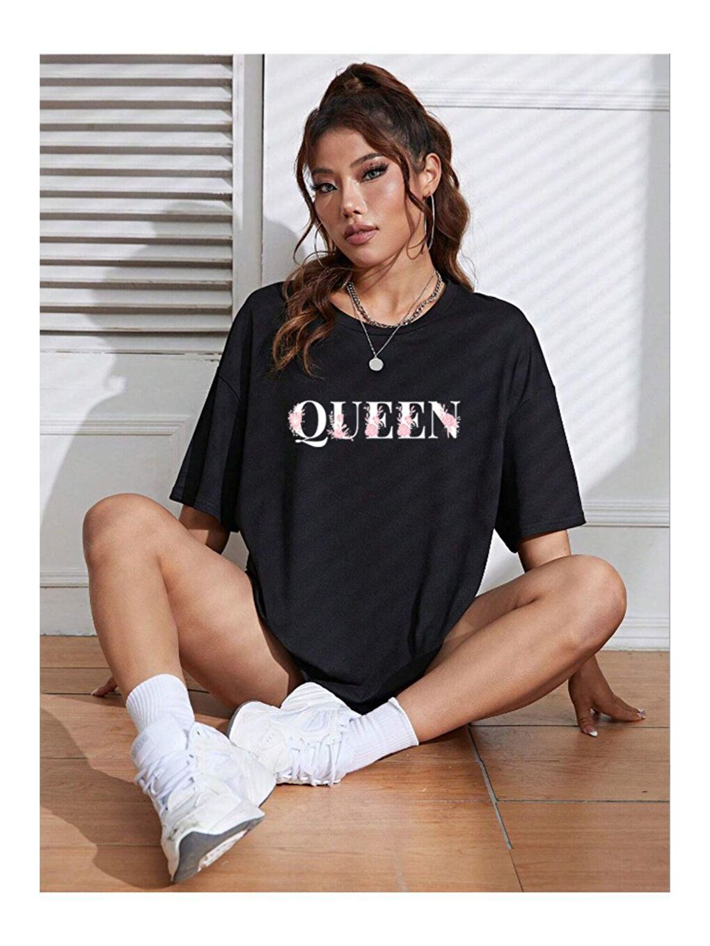 Trendseninle Açık Siyah Kadın Siyah Oversize Çiçekli Queen Baskılı Tişört