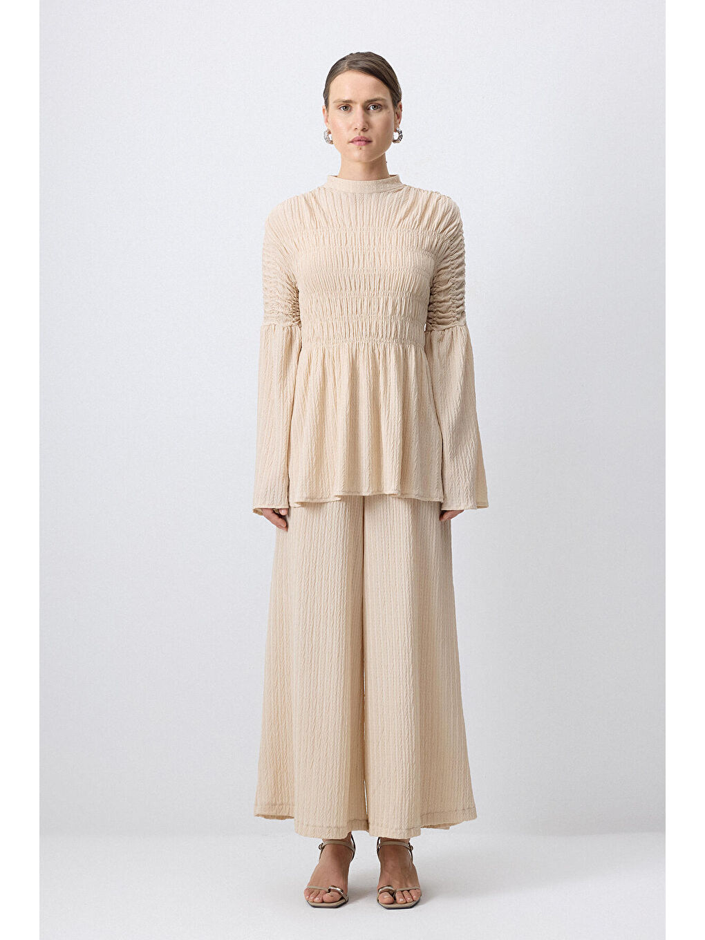 Bej Büzgülü Bluz Pantolon Takım