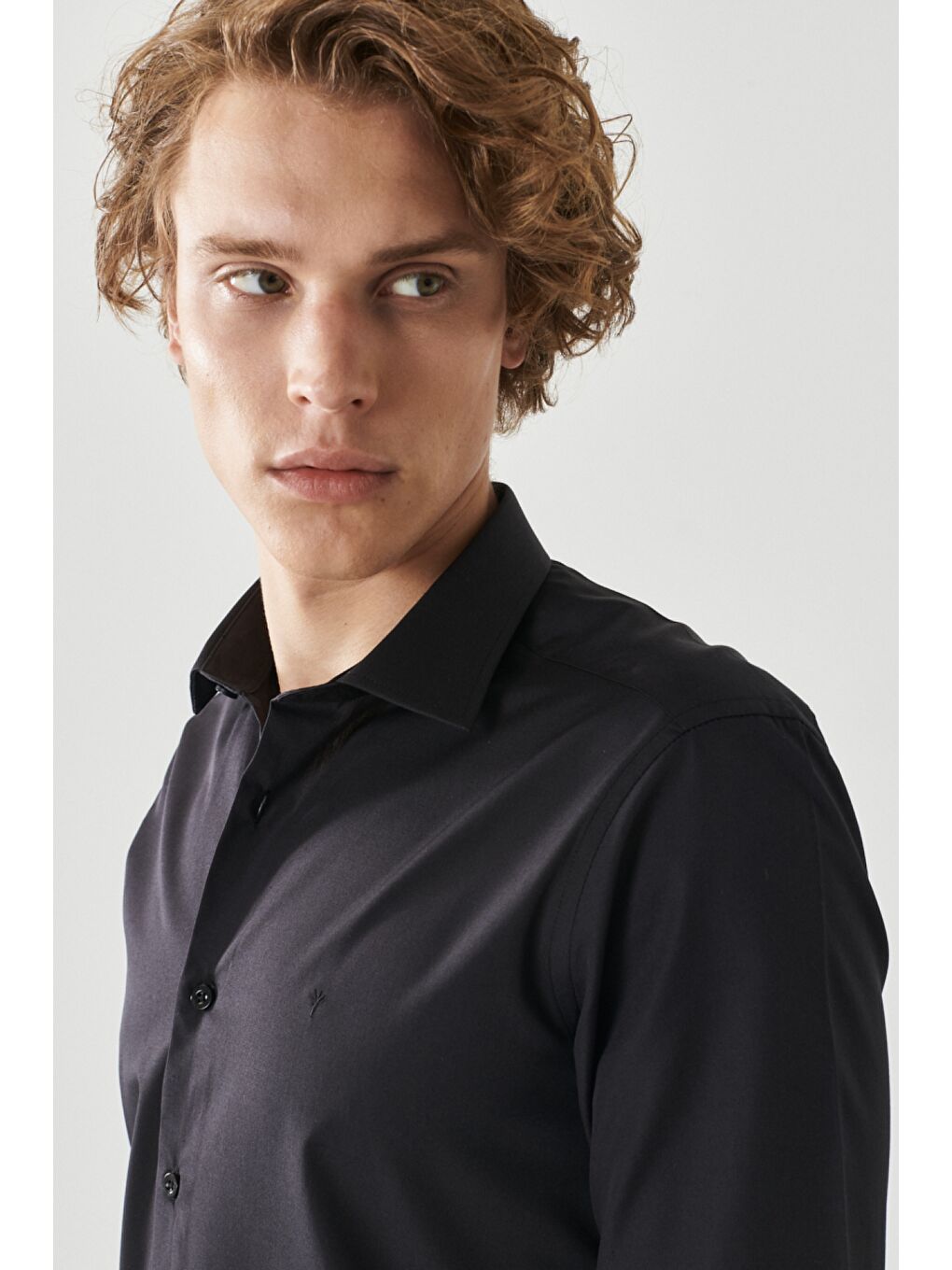 Erkek Siyah Kolay Ütülenebilir Slim Fit Dar Kesim Klasik Yaka Gömlek-2